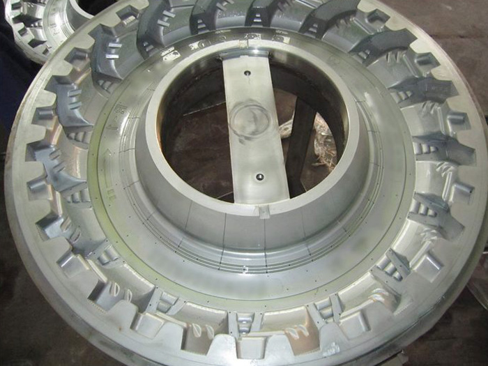 <strong>工程輪胎模具</strong>